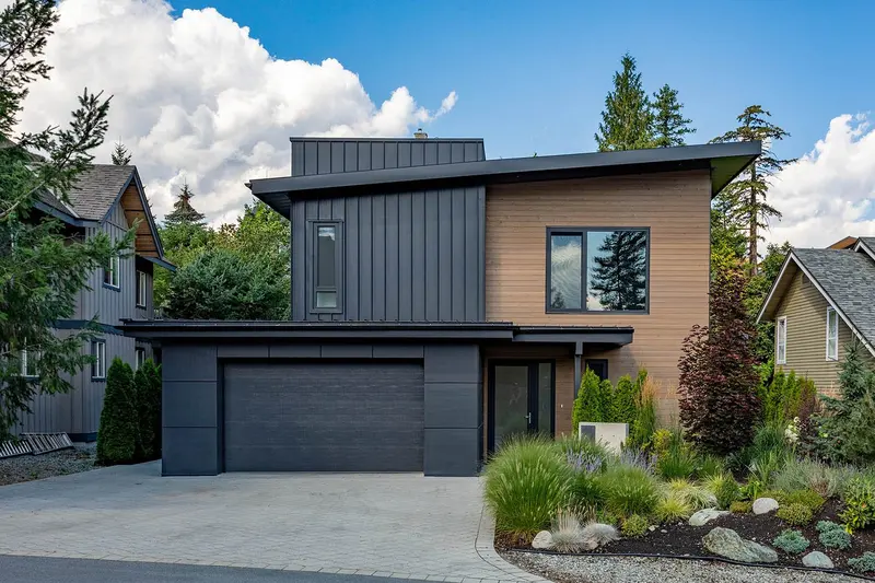 Pinewood custom home in Whistler